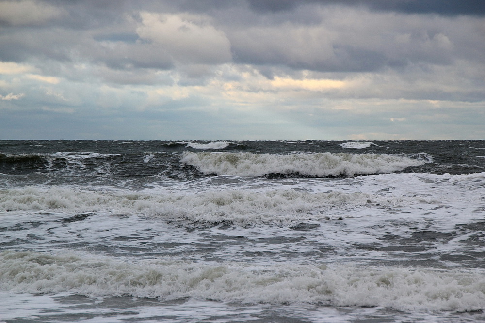 Leider sieht man auf Fotos nie, wie hoch die Wellen wirklich sind.